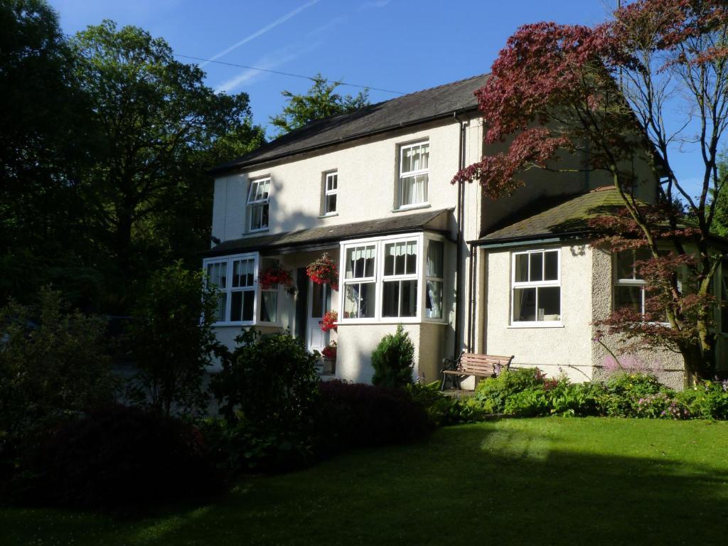 Lyndhurst Guest House Ulverston Exteriör bild